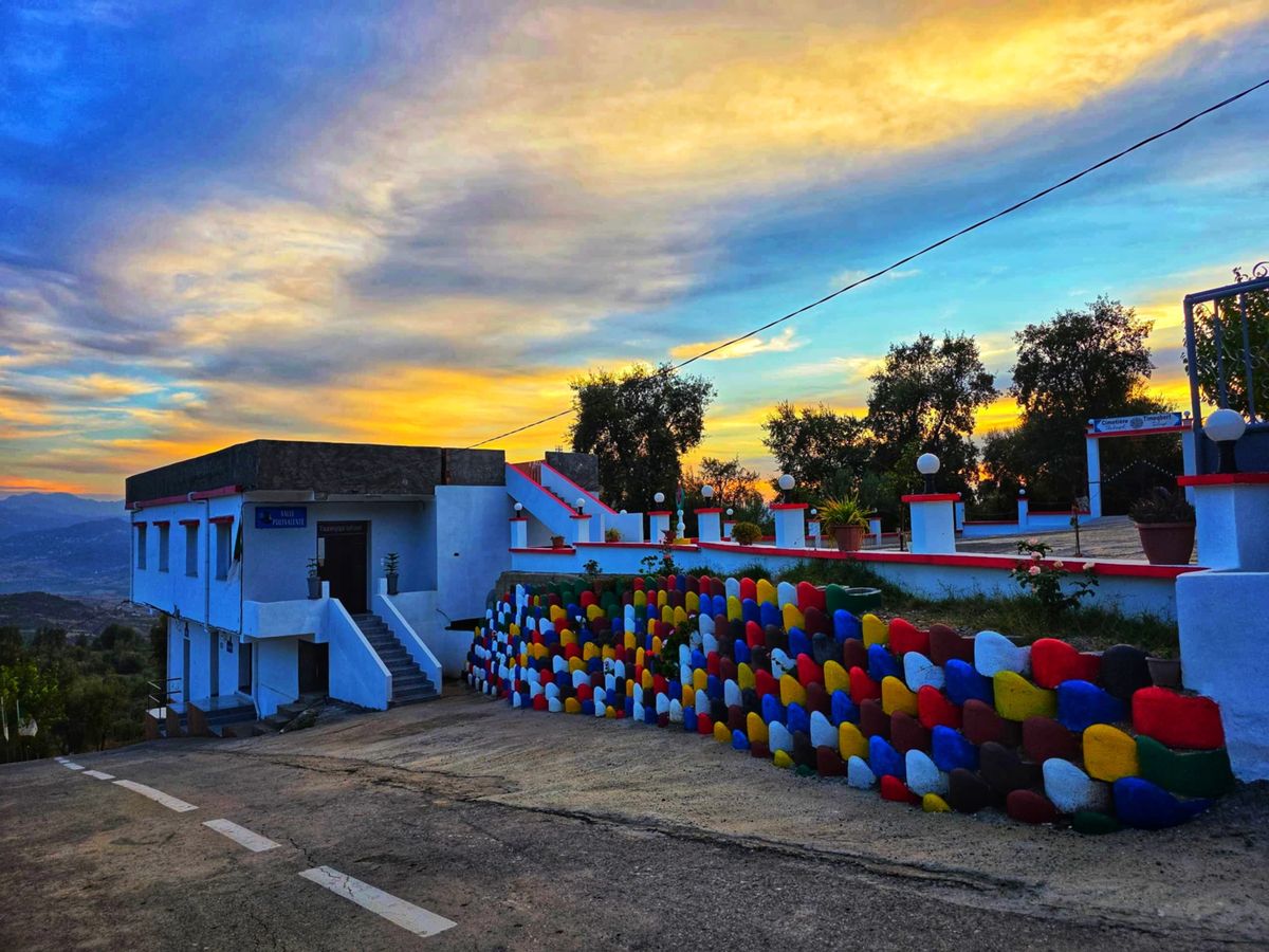Vue panoramique depuis Aït Bouhini sur les montagnes de Kabylie