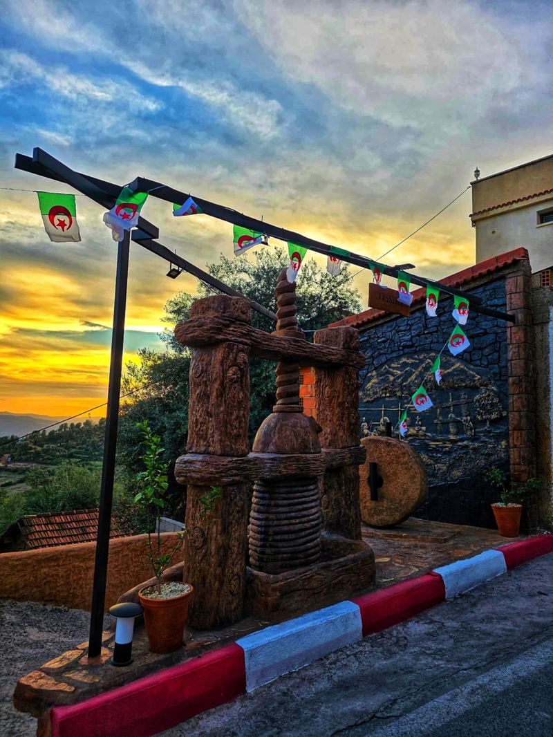 Ancien pressoir à huile traditionnel