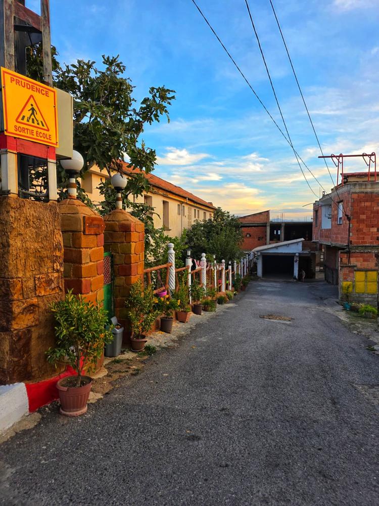 Ruelle fleurie du village